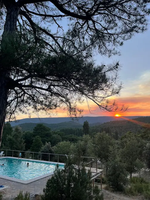 Piscina en las cabañas en cuenca