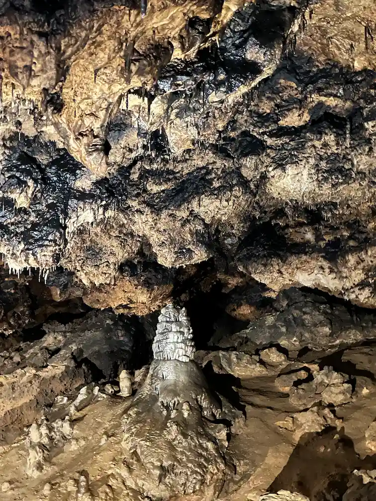 Cueva de la Ramera, formaciones de estalactitas