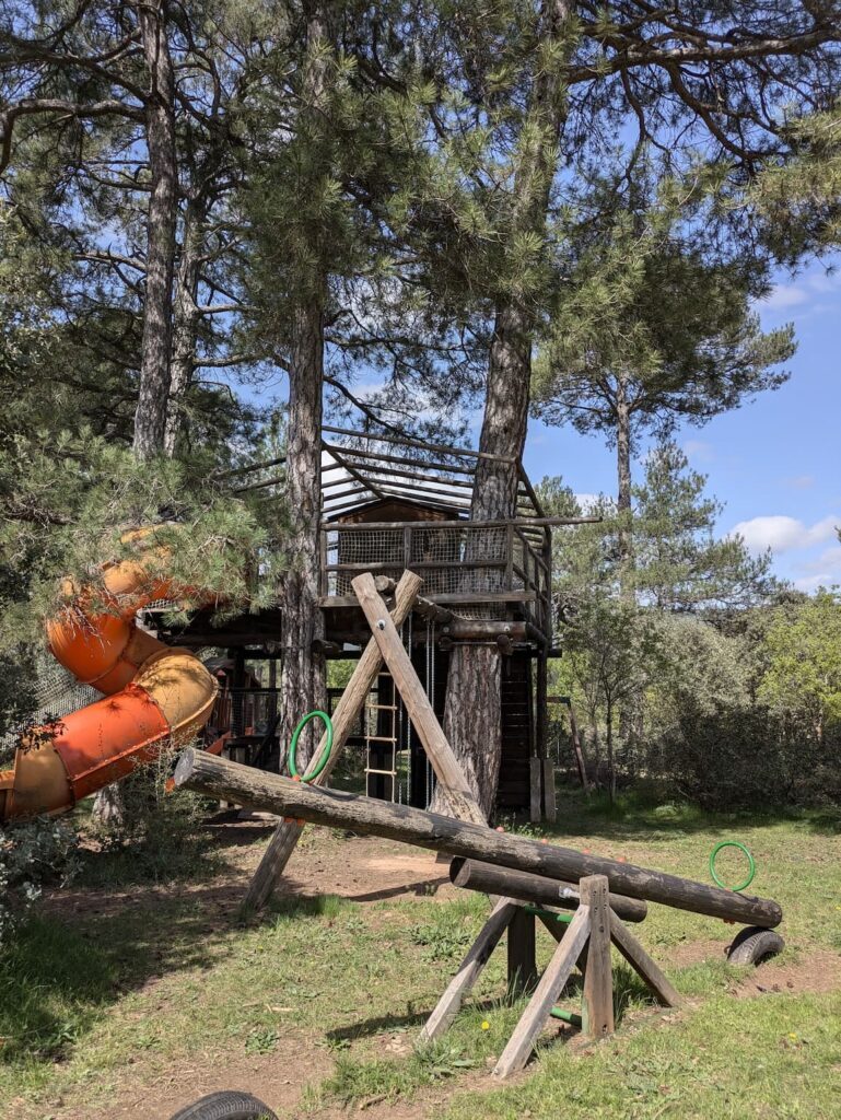 Zona infantil en las cabañas llano de los conejos